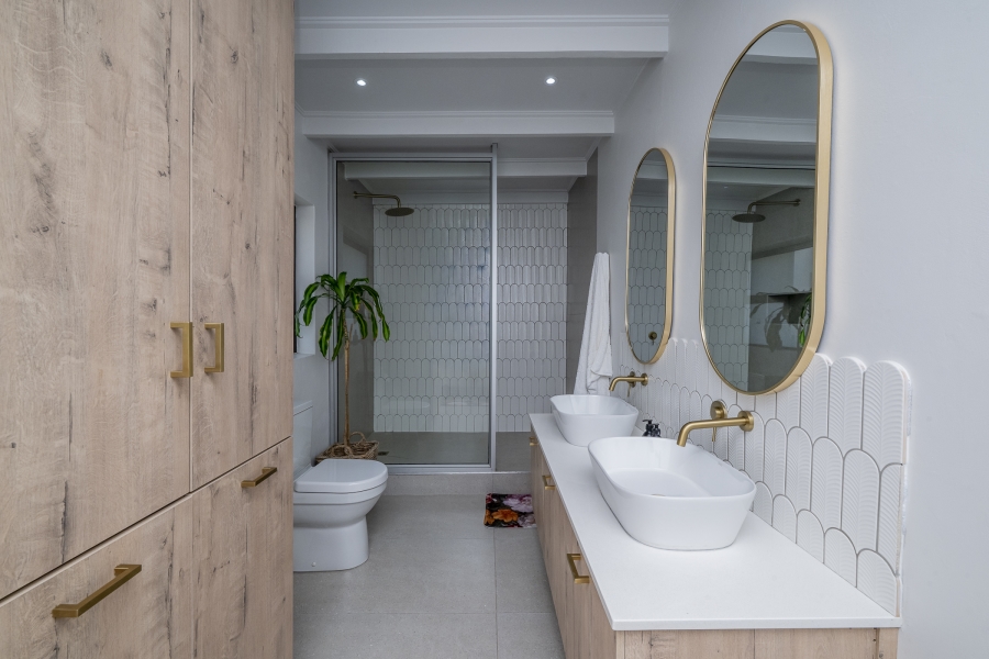 4 Bedroom Property for Sale in Hoog En Droog Western Cape